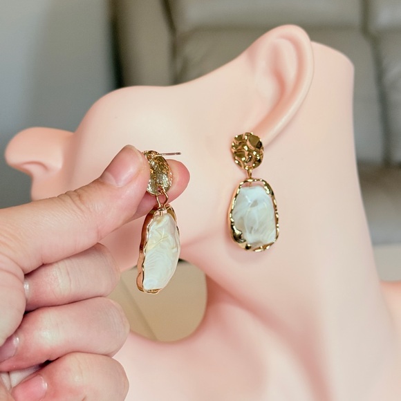 ⚜️ Gold and Créame Stone Drop Earrings - Women's Jewelry - Picture 6 of 8